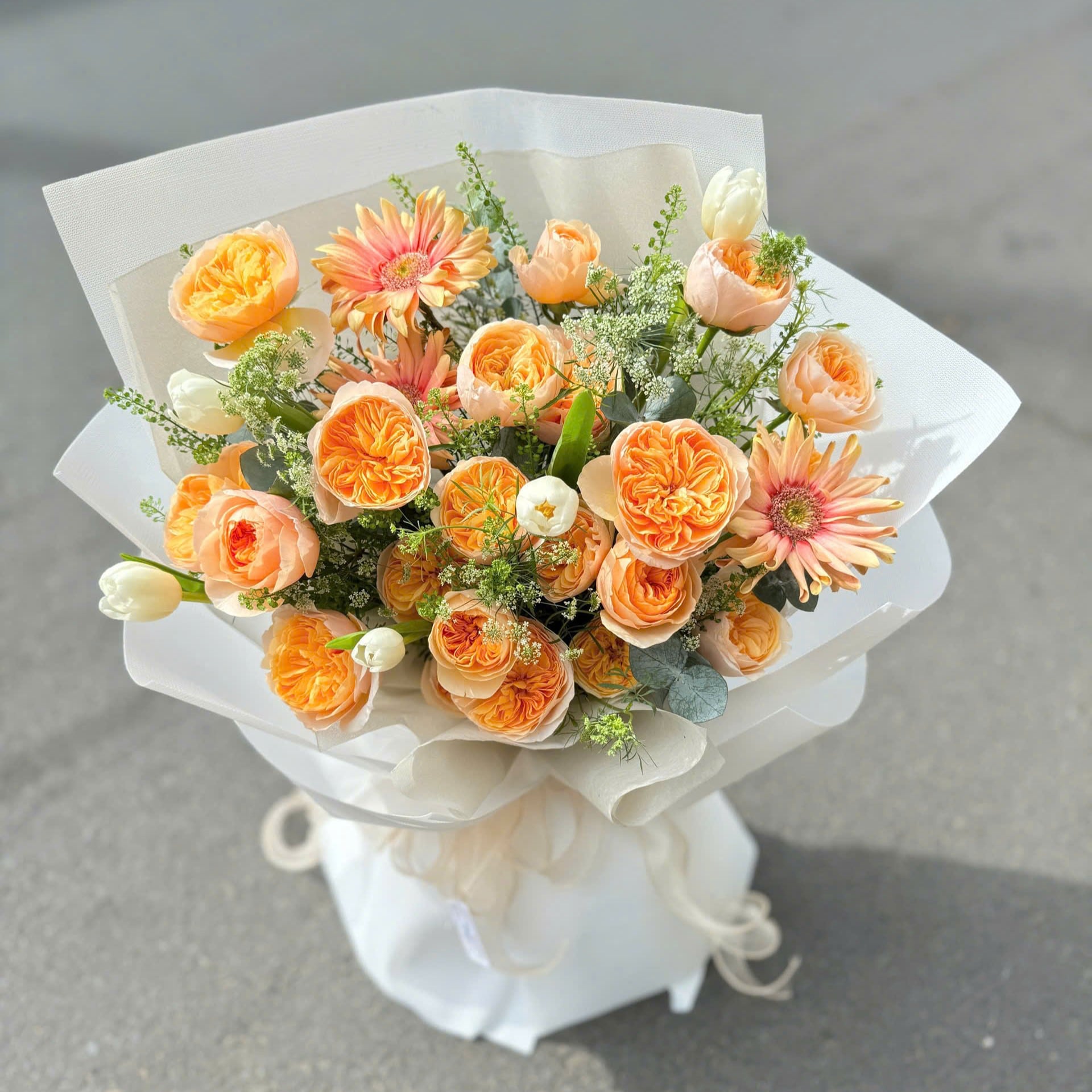 Bó hoa hồng cam hạnh phúc gần