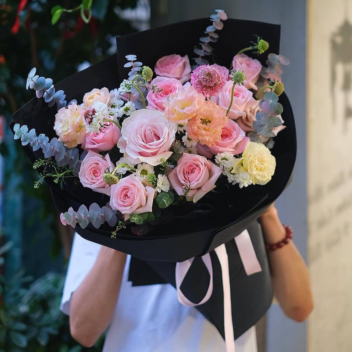 Bó hoa hồng giấy đen