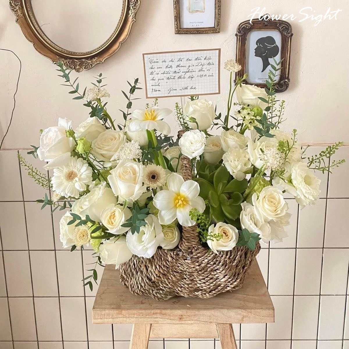 Giỏ hoa tặng sinh nhật từ hoa hồng trắng