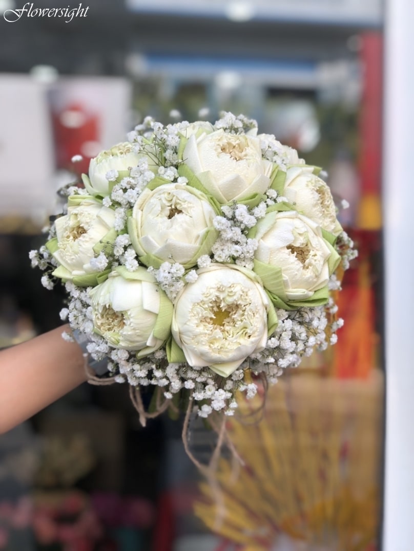 bó hoa cưới sen trắng