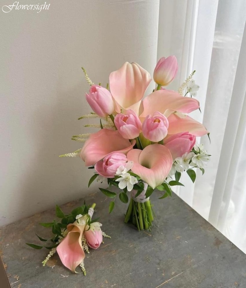 Hoa cầm tay tulip trang trọng và độc đáo