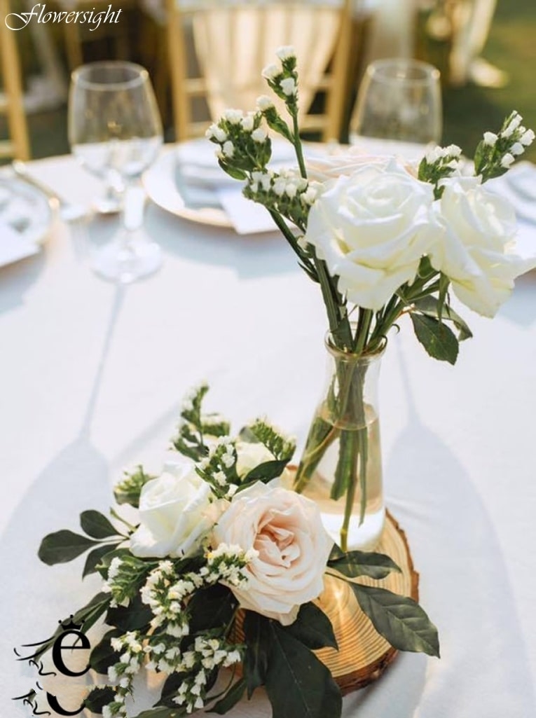 Hoa tươi rất được ưa thích để đặt bàn đám cưới