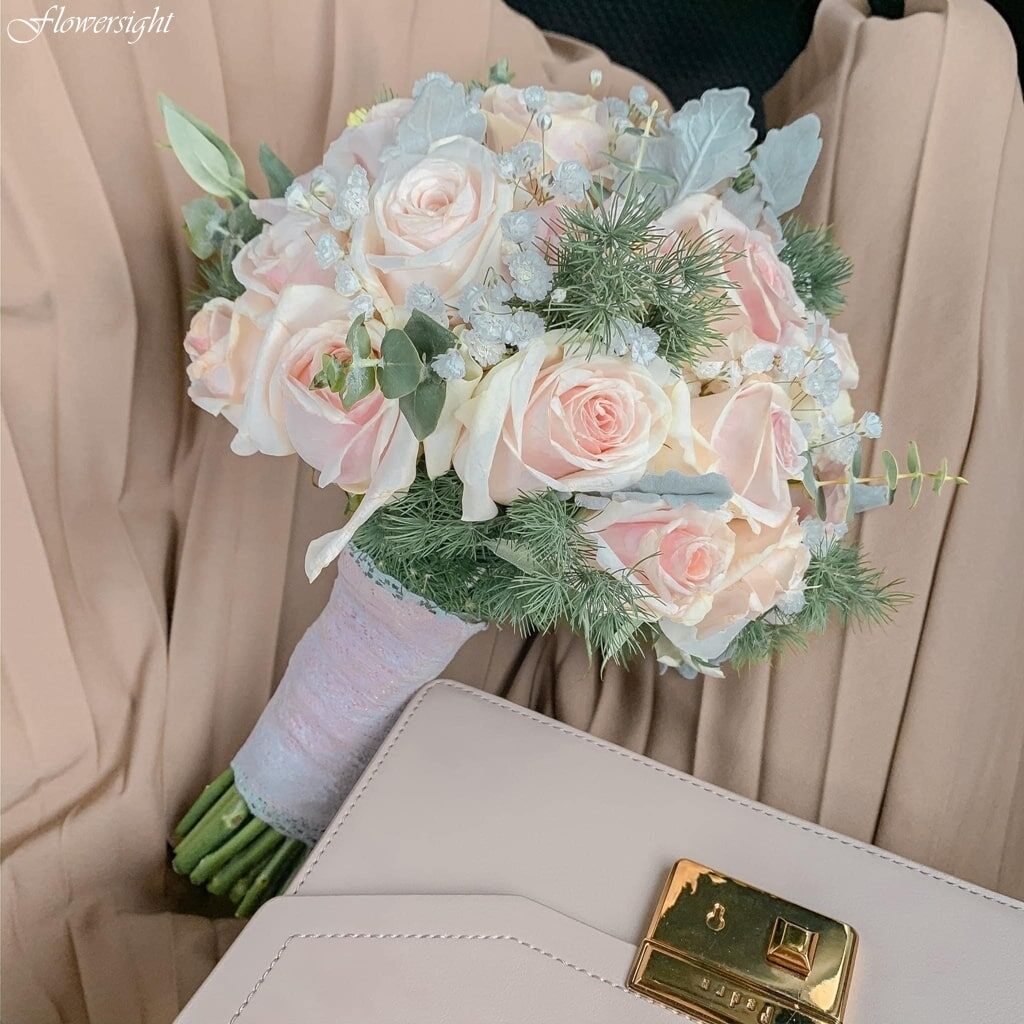 Hoa hồng kết hợp hoa baby