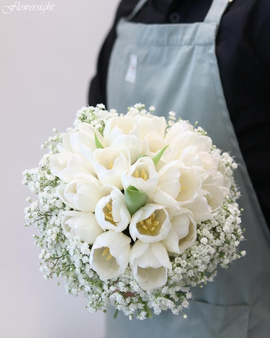 Hoa baby trắng kết hợp hoa tulip