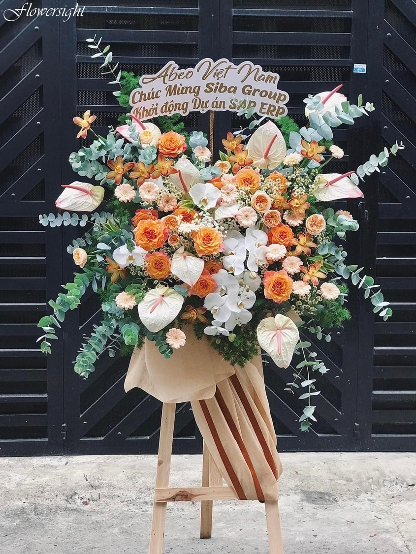 kệ hoa khai trương nhiều màu sắc