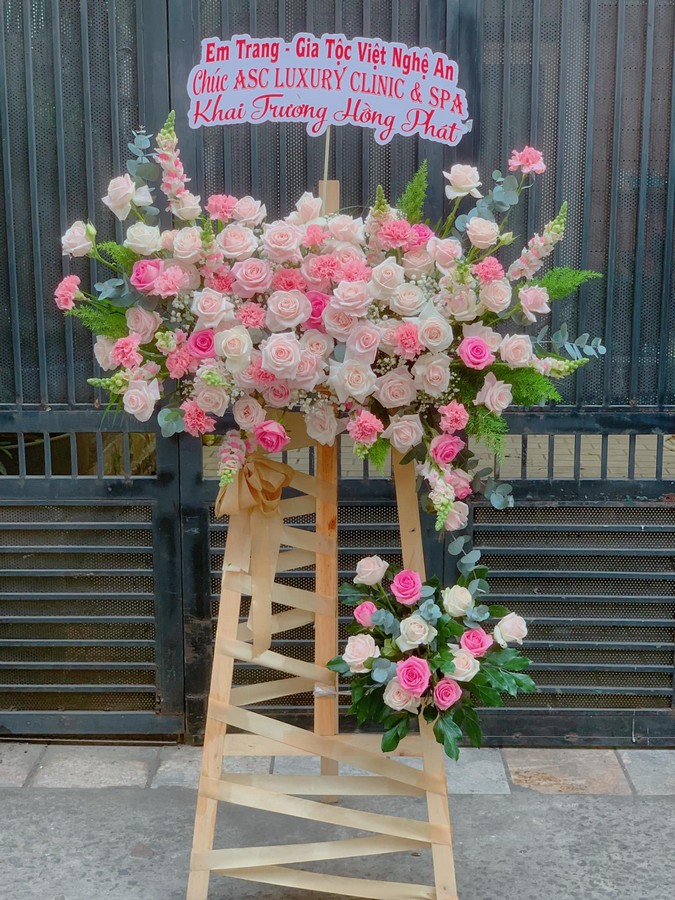 kệ hoa khai trương