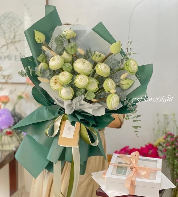 Hoa sen tặng thầy cô tinh tế, sang trọng