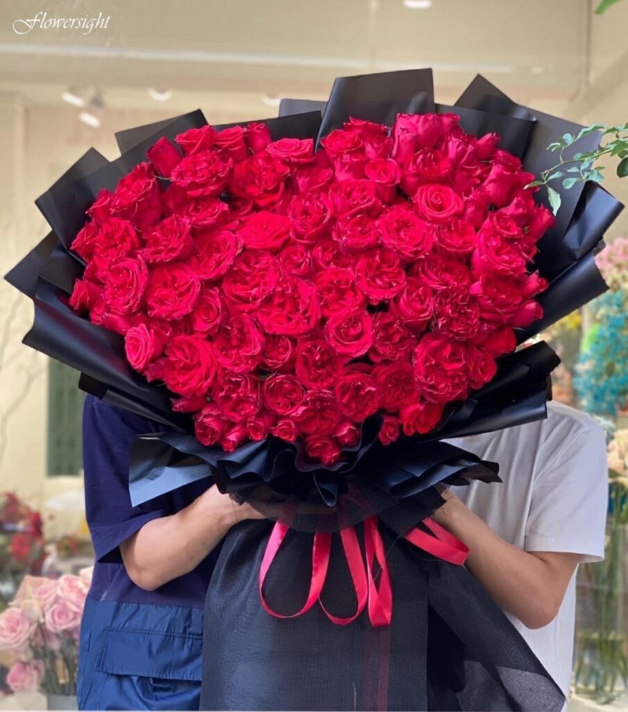 Bó hoa chúc mừng kỷ niệm ngày cưới hình trái tim lãng mạn mà không cô gái nào có thể cưỡng lại