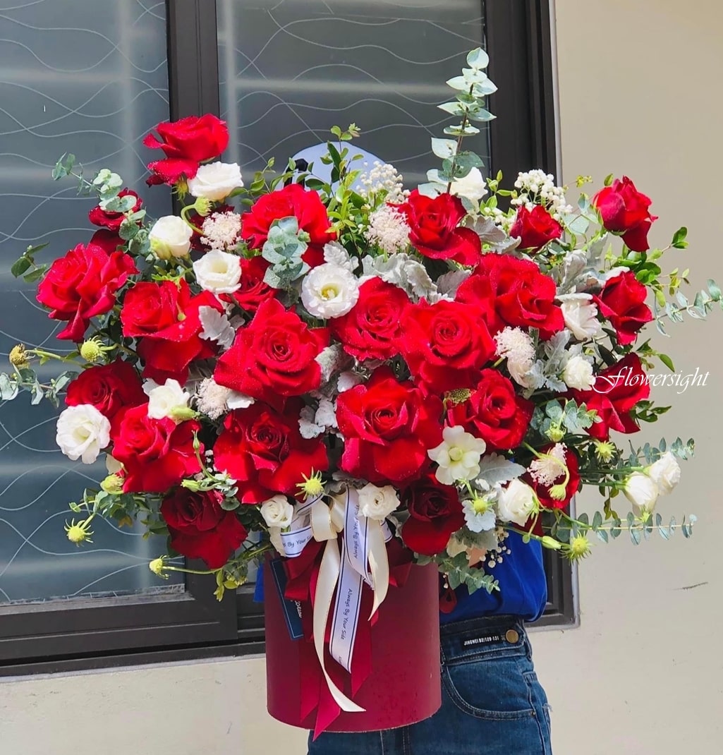 Lẵng hoa đỏ cho ngày sinh nhật đáng nhớ