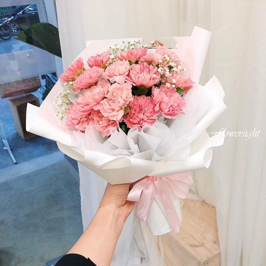 Đây có lẽ là bó hoa rất phù hợp với các cô nàng nữ tính