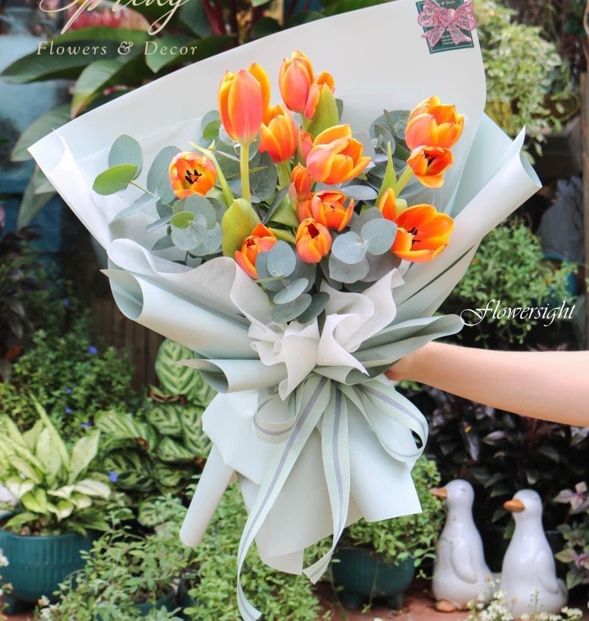 Bó hoa tulip cam rực rỡ