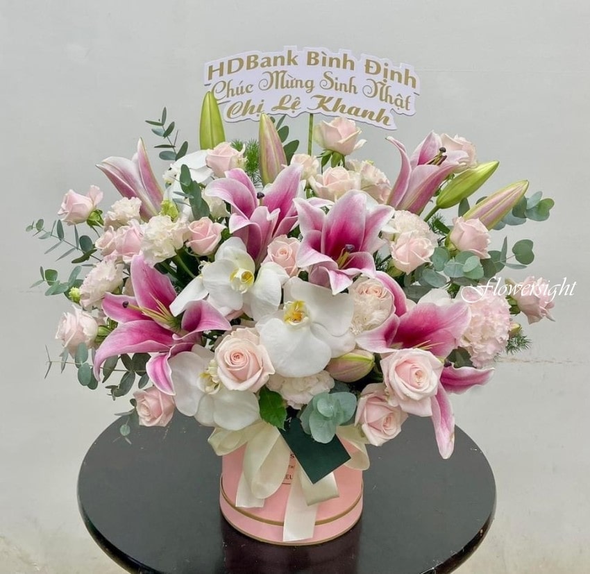 Lẵng hoa ly tặng sinh nhật sếp nữ
