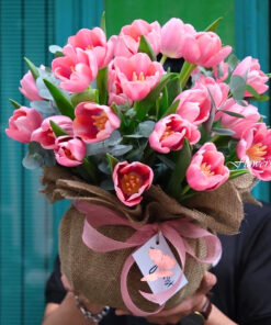 Giỏ hoa tulip Thong dong