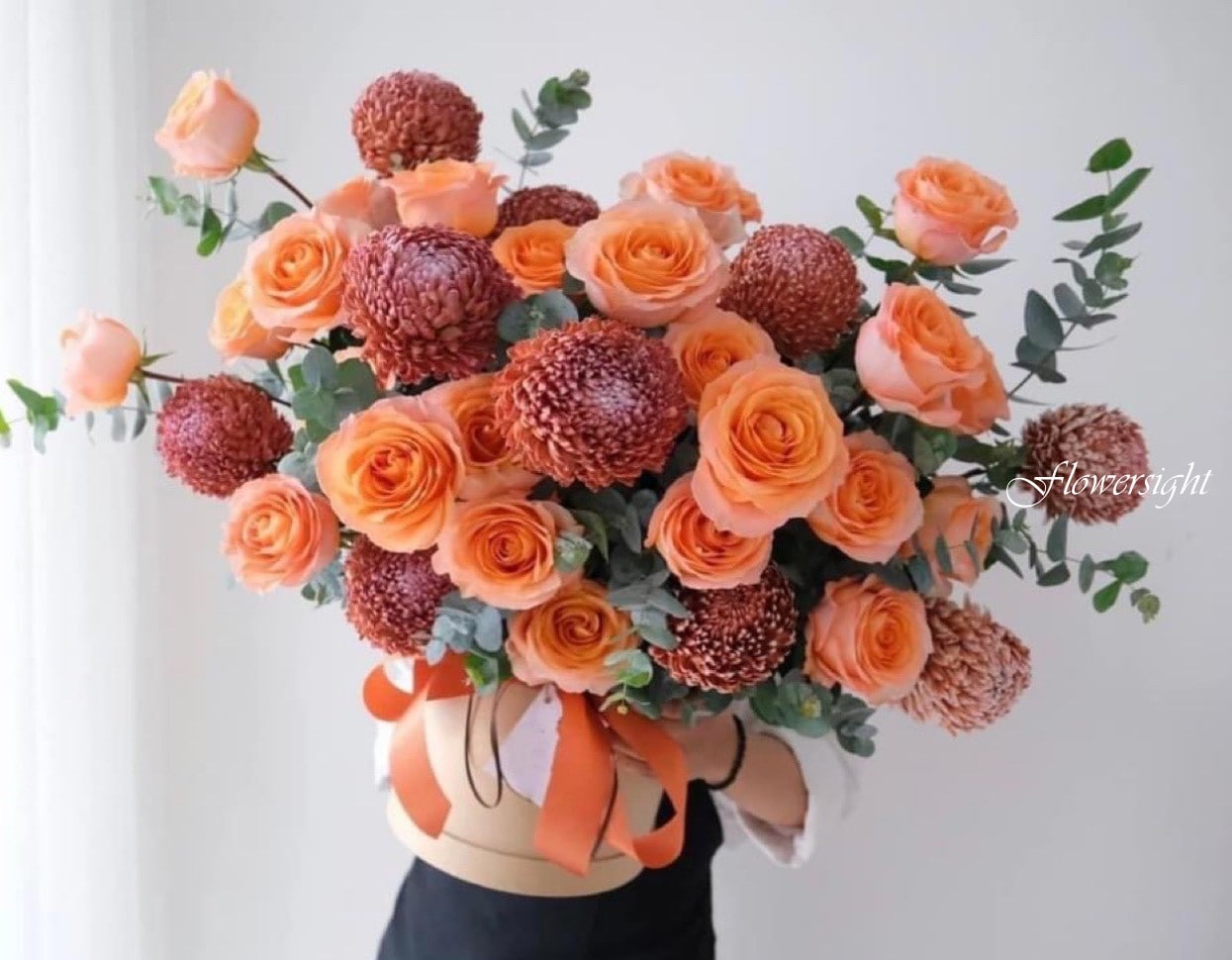 giỏ hoa tươi đỏ cam