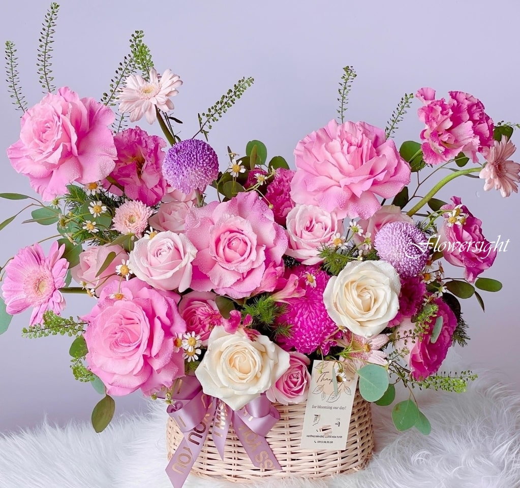 Giỏ hoa hồng trắng Instead of Words