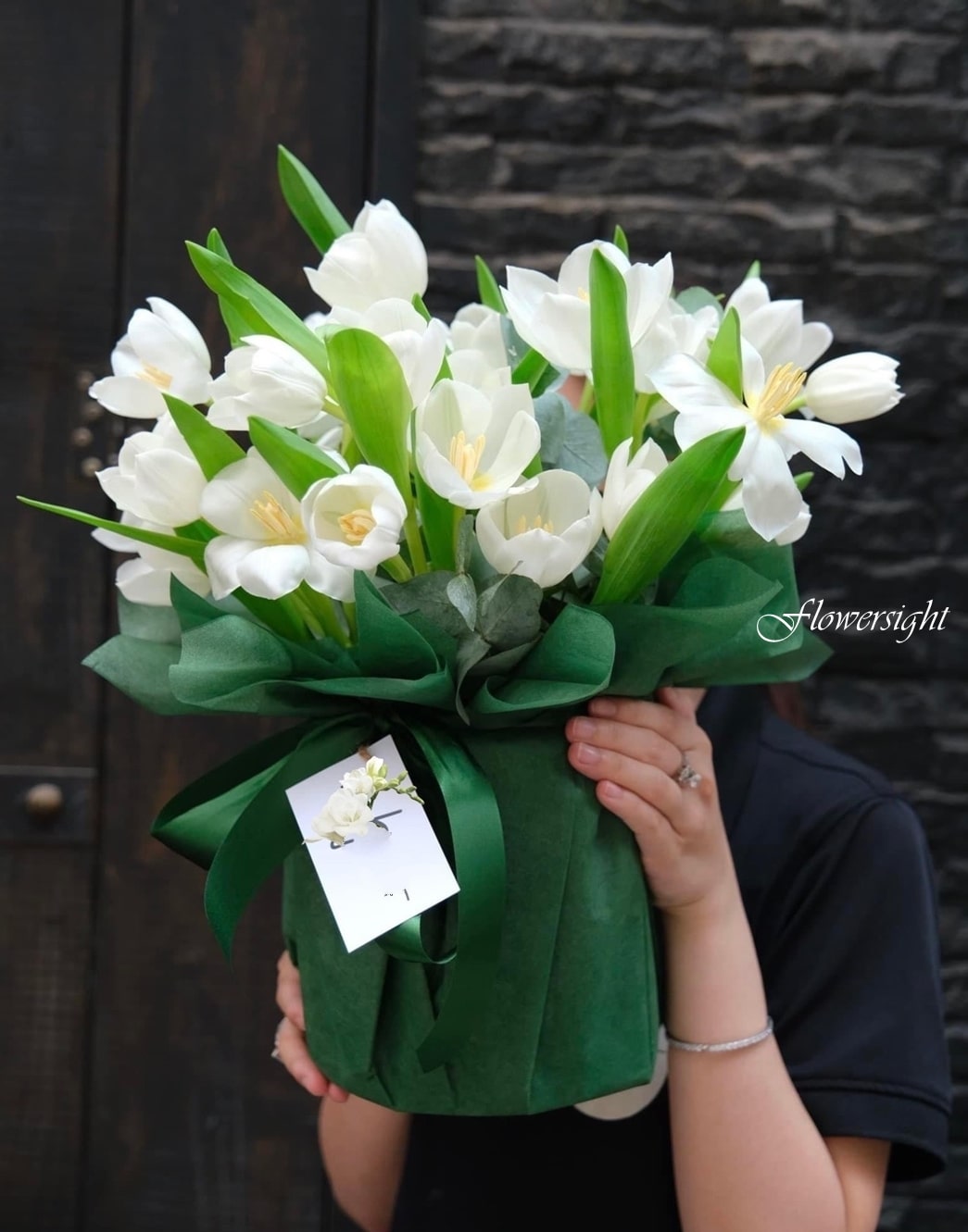 Giỏ hoa tulip xanh