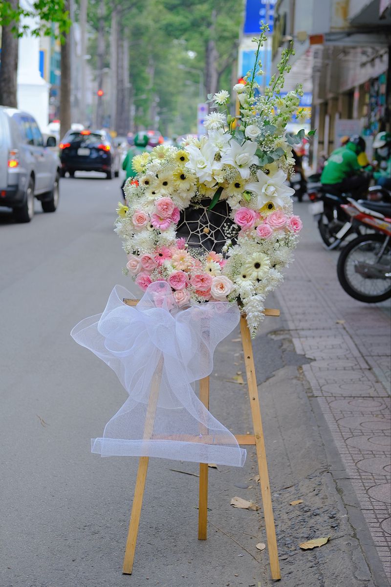 kệ hoa chia buồn chốn bình yên