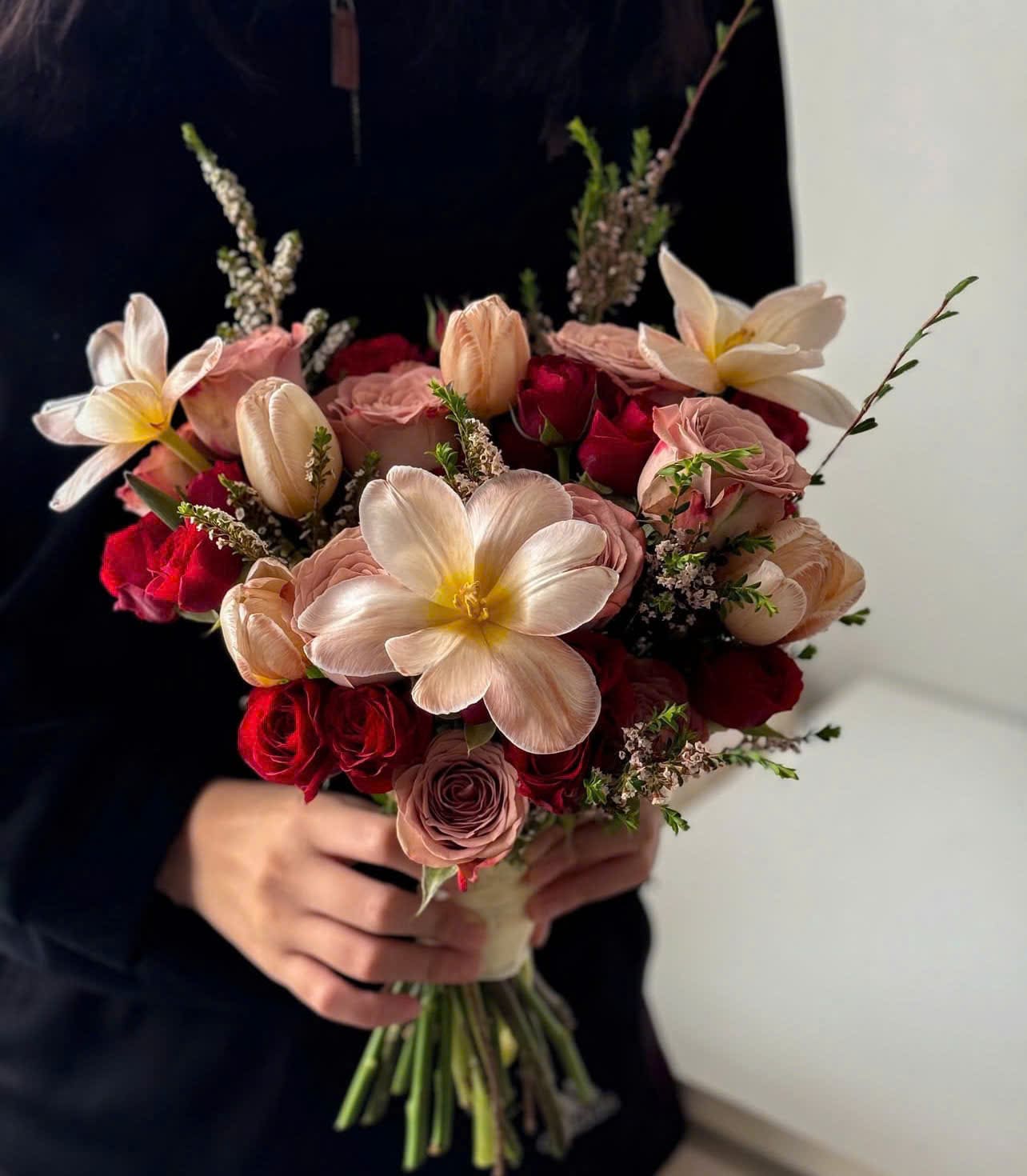 bó hoa cưới hoa hồng đỏ