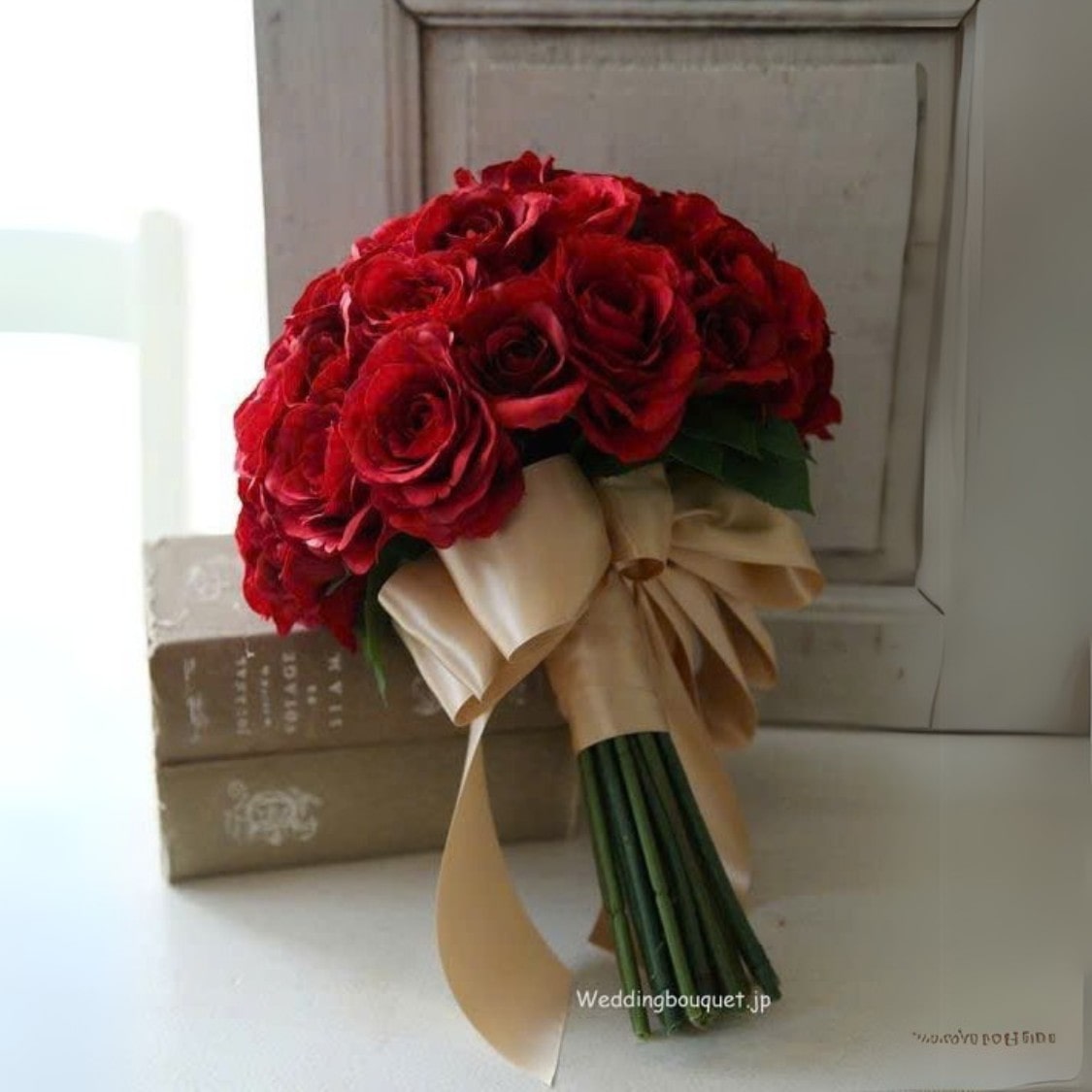 bó hoa cưới hồng đỏ ngày hạnh phúc