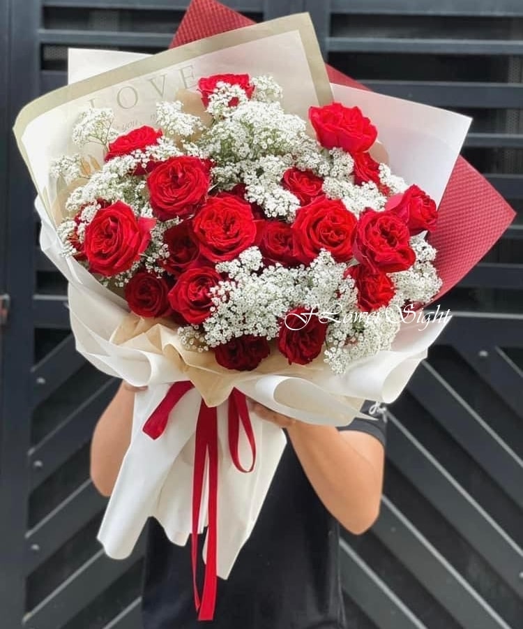 bó hoa tươi màu đỏ