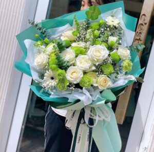 bó hoa tươi màu xanh trắng 61