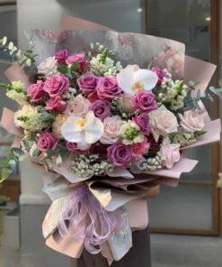 bó hoa tươi màu tím "Đón chào"