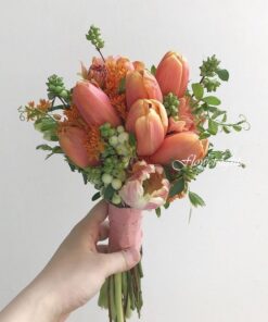 hoa cưới cô dâu tulip Tình yêu chân thành