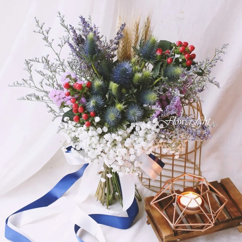 hoa cưới cầm tay cô dâu hoa khô Villea