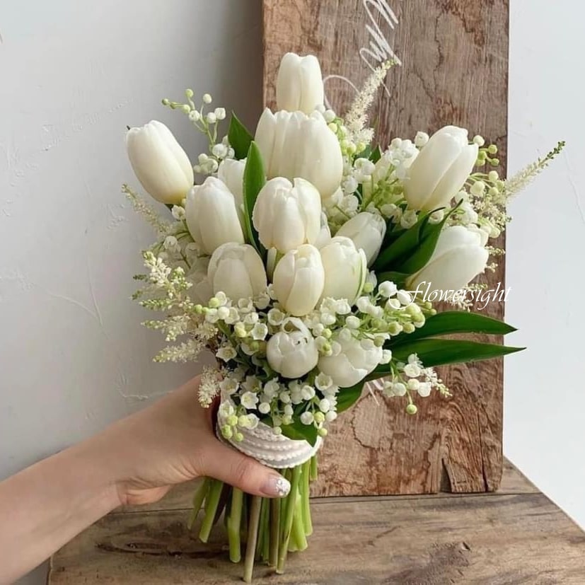 hoa cưới cầm tay cô dâu My Muse