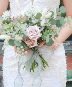 hoa cưới cầm tay đơn giản Blooming