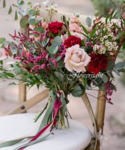 hoa cưới cầm tay Cầu vồng tình yêu