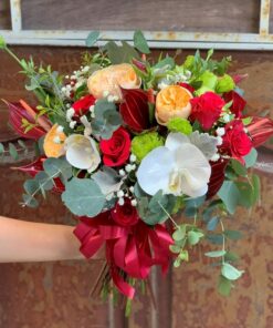 hoa cưới cầm tay cô dâu Hạnh phúc ngập tràn