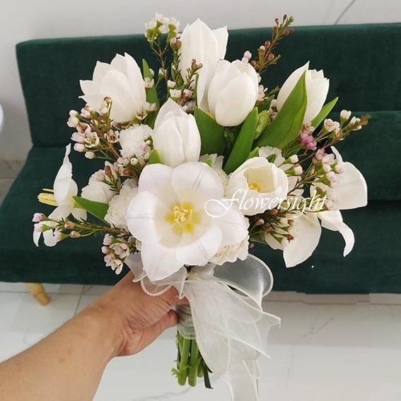 hoa cưới cô dâu tulip Infinite love