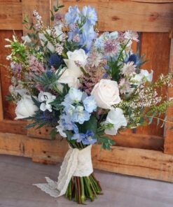 hoa cưới cầm tay cô dâu My love