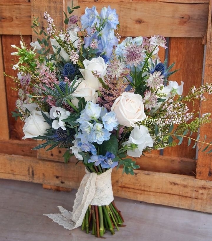 hoa cưới cầm tay cô dâu My love