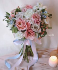 hoa cưới cầm tay cô dâu Beautiful you