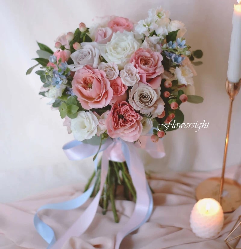 hoa cưới cầm tay cô dâu Beautiful you