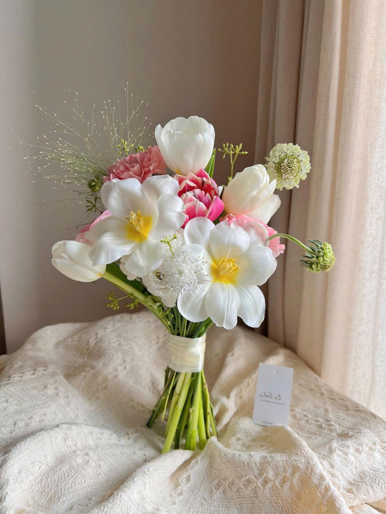 hoa cưới tulip mini