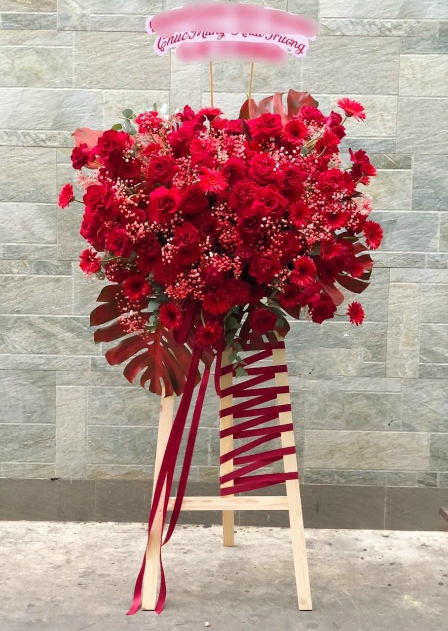 Kệ hoa chúc mừng rực đỏ