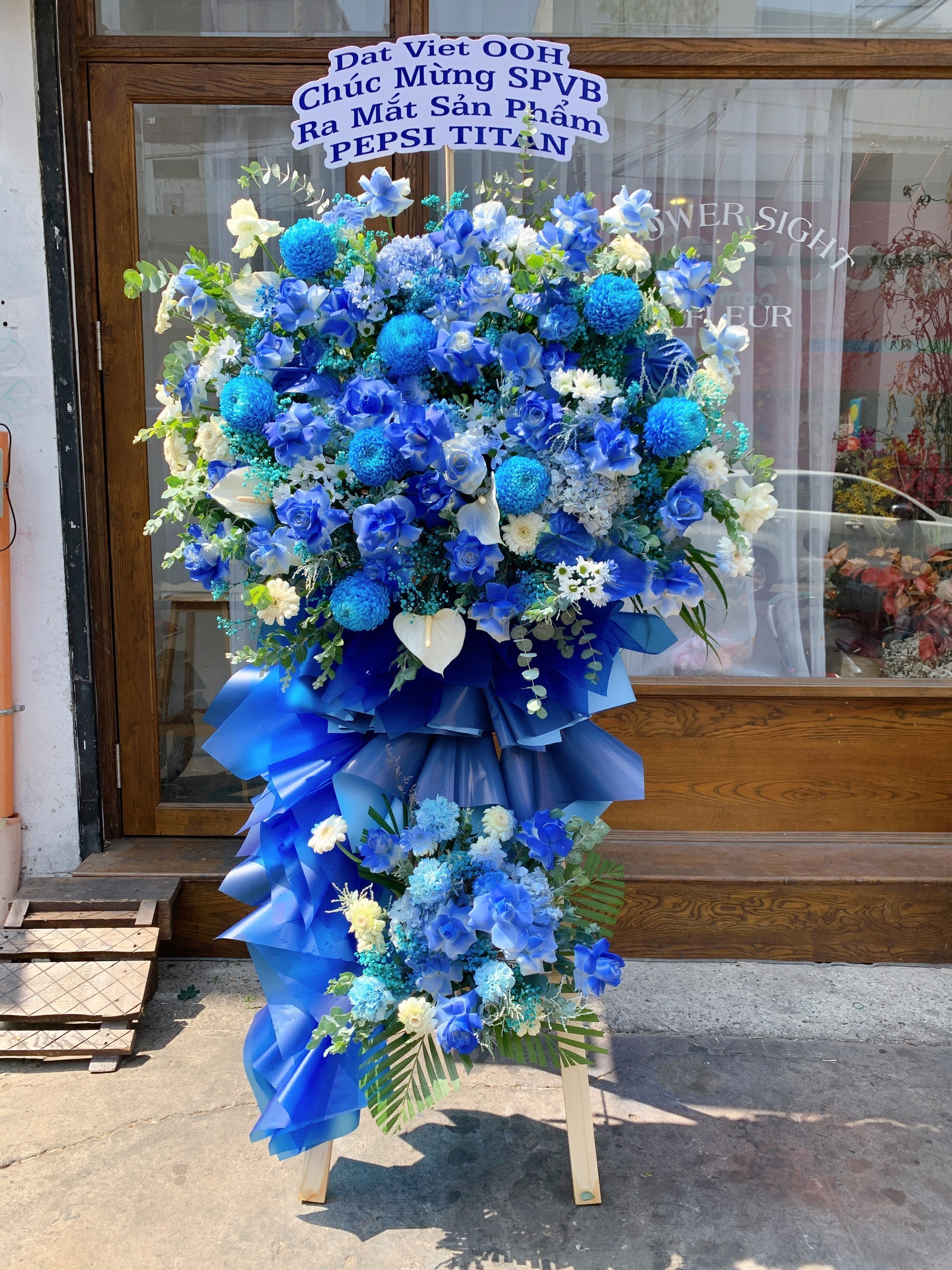 Kệ hoa khai trương chào đón