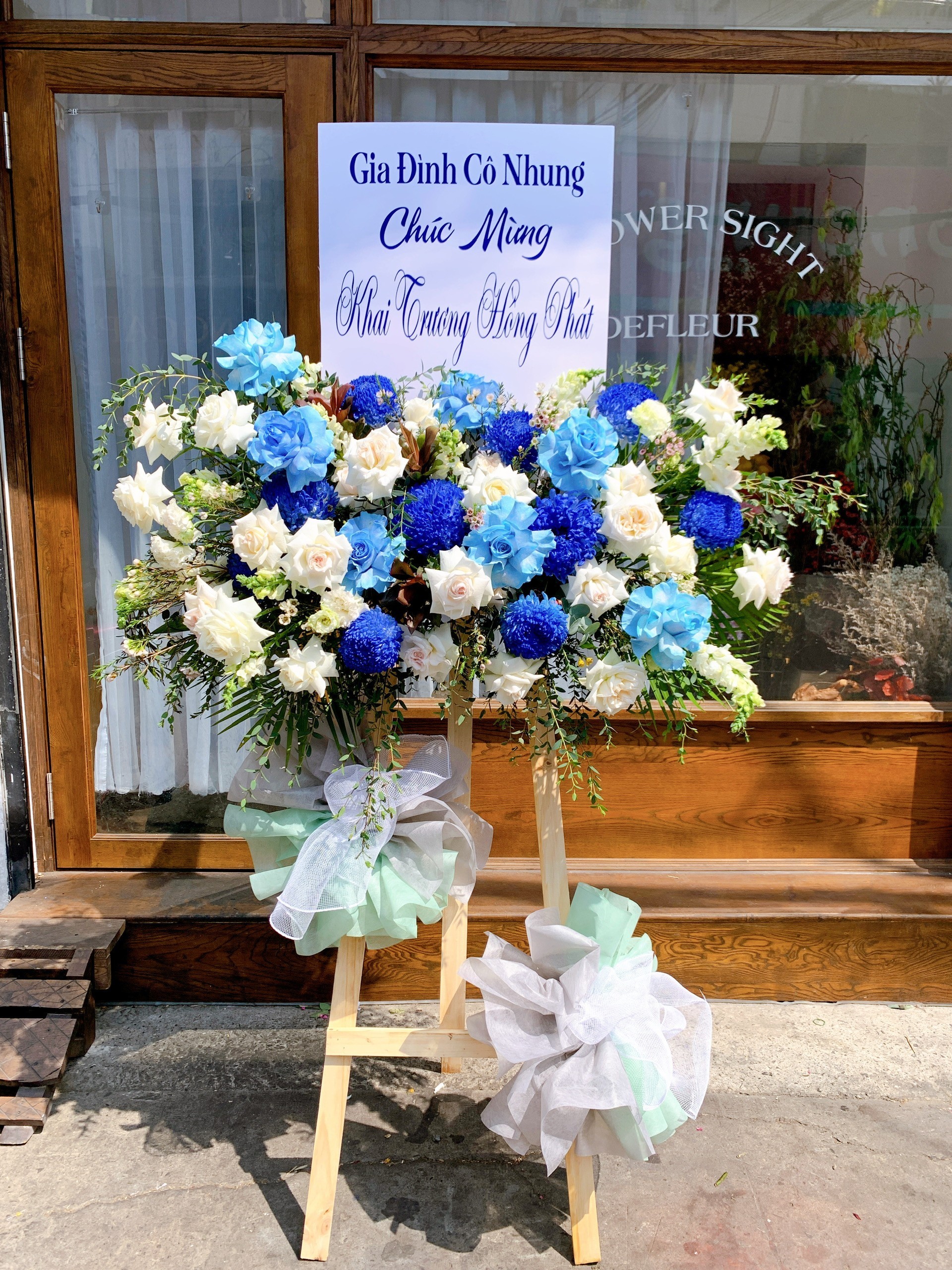 Kệ hoa khai trương đại lợi