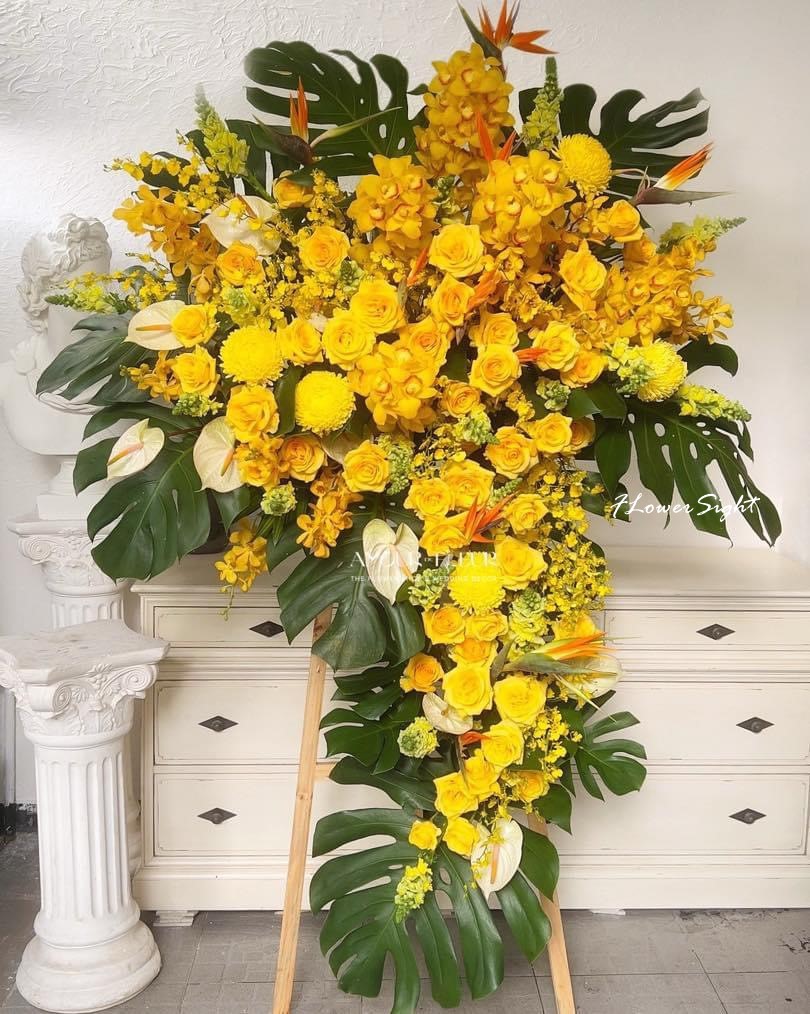 Kệ hoa mừng năm mới hồng vàng