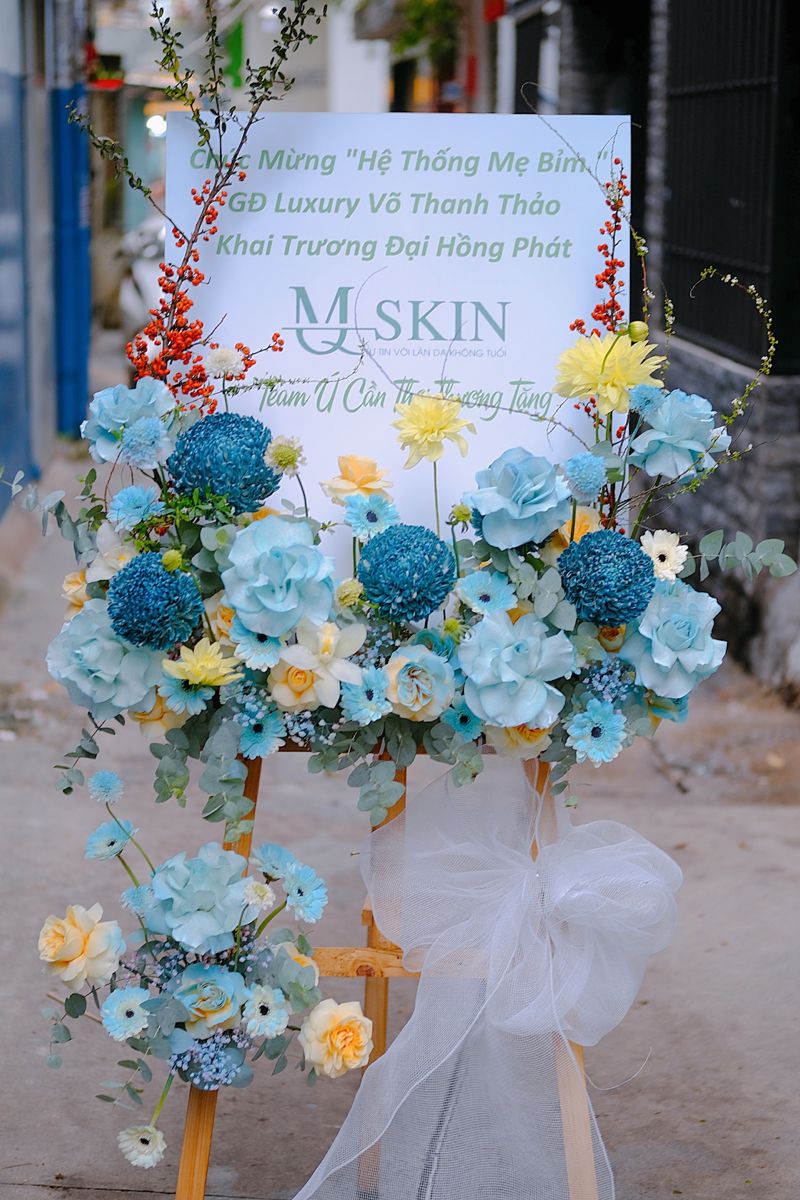 Kệ hoa toả sáng tone xanh