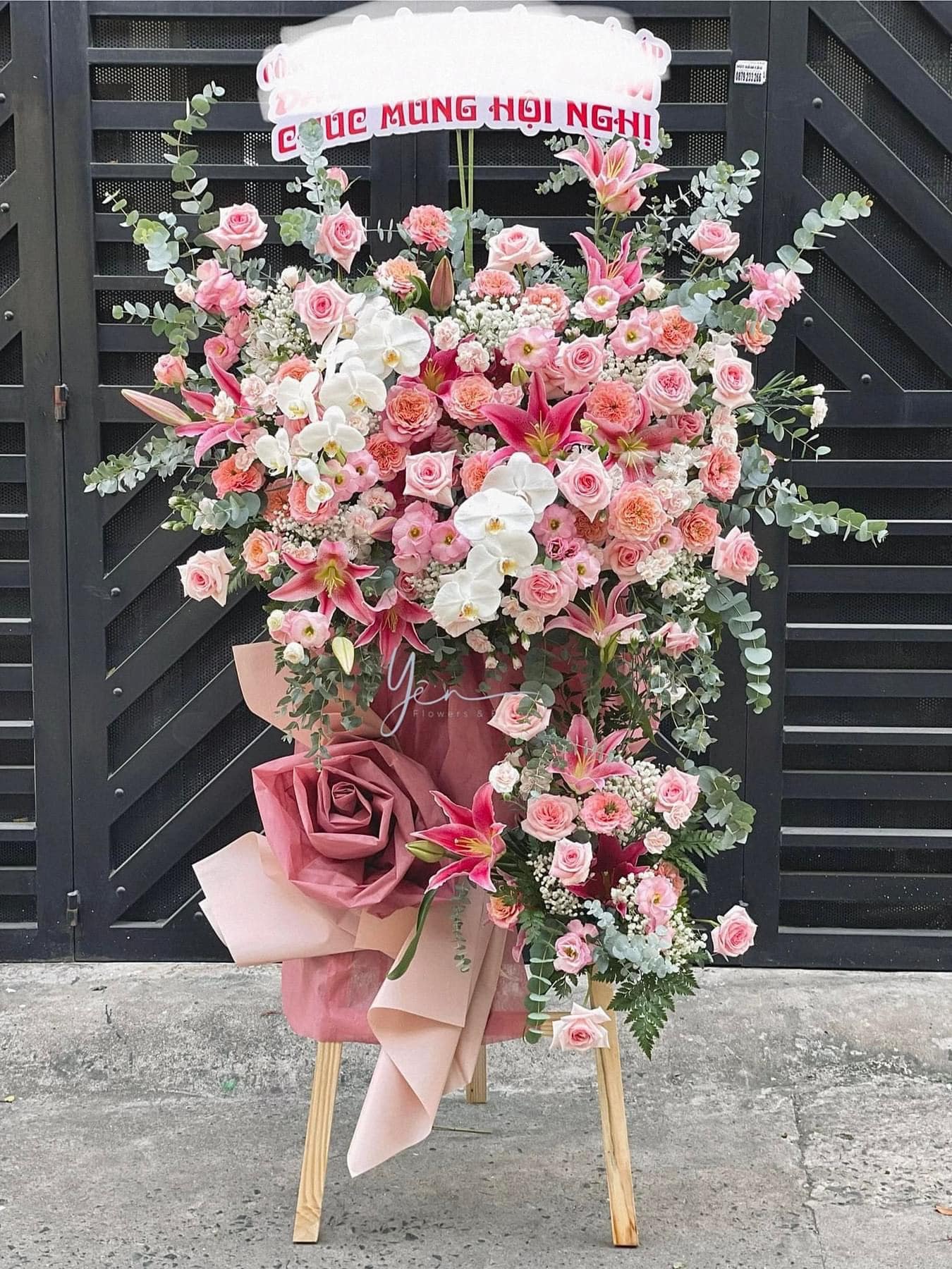 Kệ hoa khai trương thành công khác