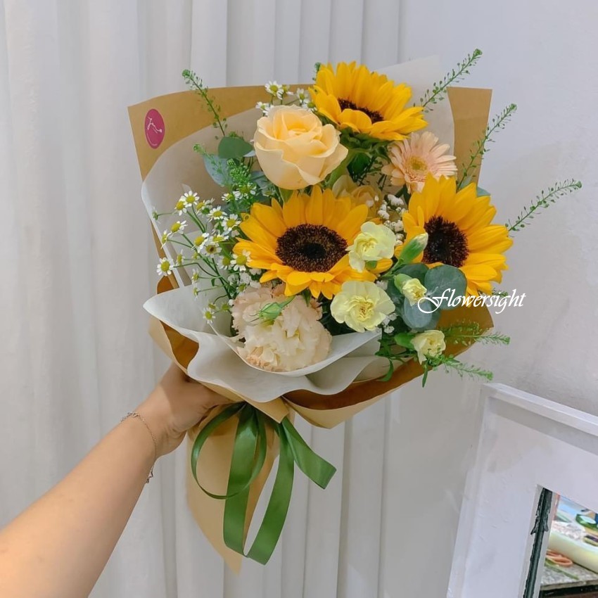 Bó hoa hướng dương mix cùng hoa hồng, hoa đồng tiền và cúc tana