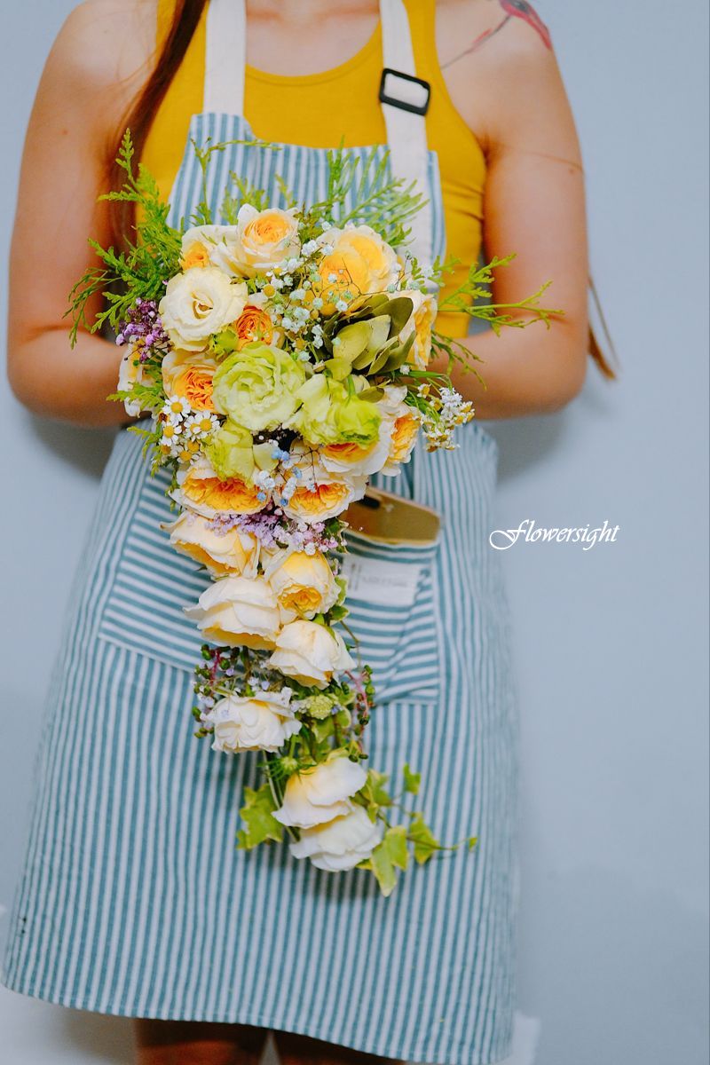 Bó hoa thác nước từ hoa cát tường