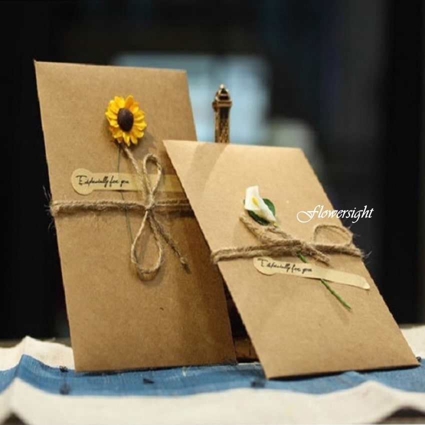 Bạn nên lựa chọn mẫu thiệp phù hợp để viết lời chúc khi tặng hoa