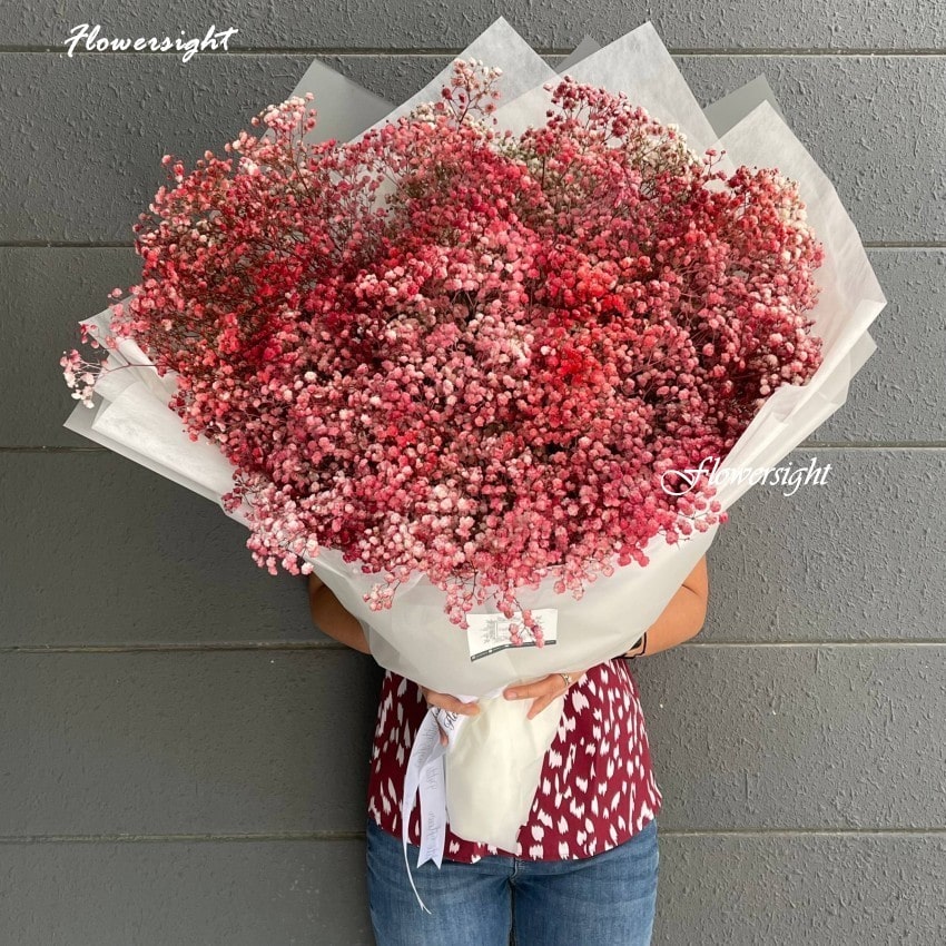 Bó hoa baby đỏ mang mong ước về tình yêu đôi lứa thêm bền chặt, vĩnh cửu