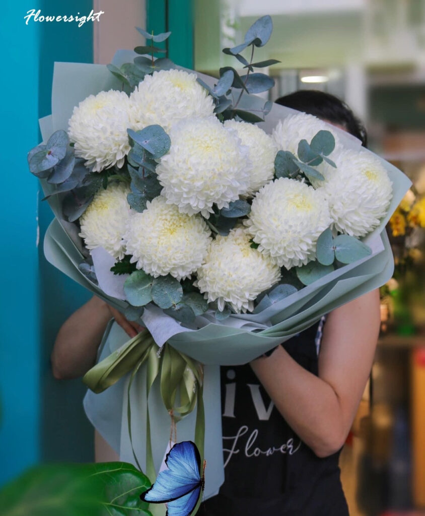 Bó hoa cúc trắng chia buồn tại FlowerSight