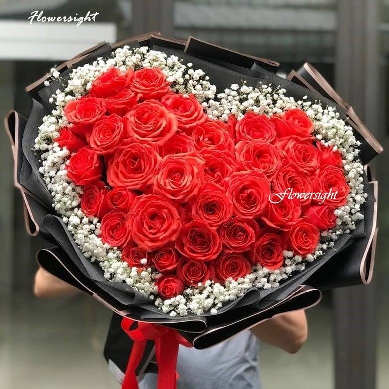 Bó hoa hình trái tim được thiết kế đẹp, cẩn thận tại FlowerSight